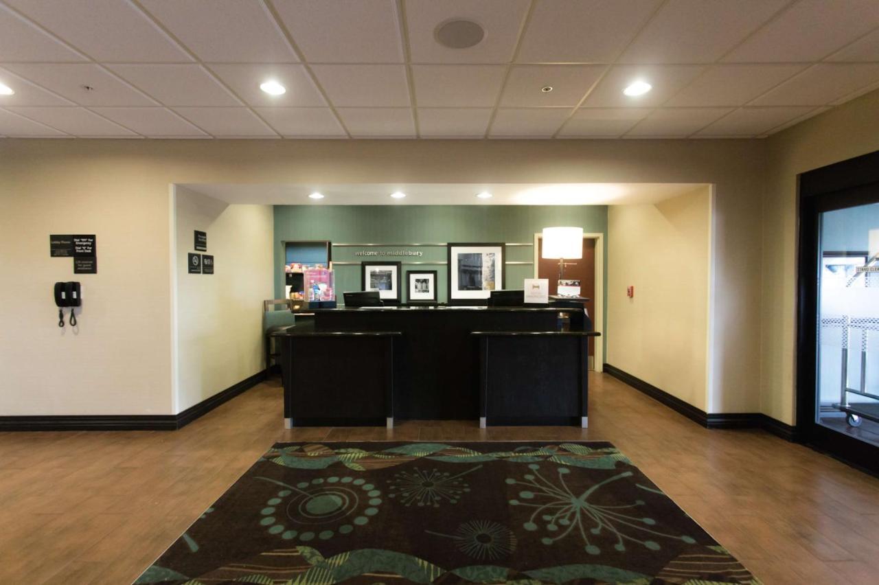 Hampton Inn & Suites Middlebury Exterior foto